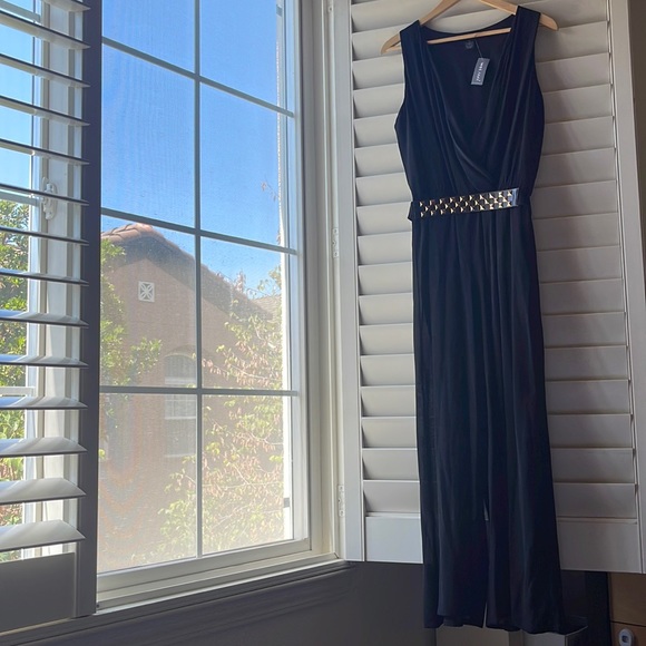 Jumper size M sleeveless belt waist, Sexy V neck, lining inside shorts - Picture 2 of 16